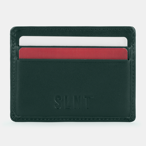 Card wallet that blocks RFID